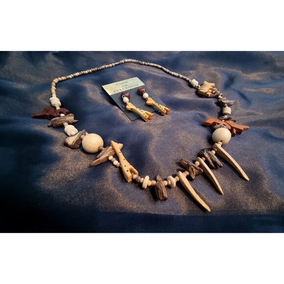 Rare Find Wooden Beaded Necklace and Giraffe Earrings Jewelry Set - Picture 1 of 3